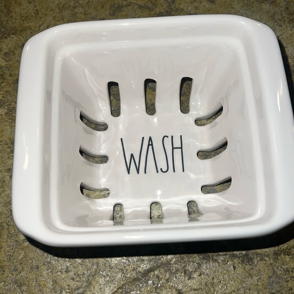 Rae Dunn Rinse Wash colanders - Picture 2 of 5